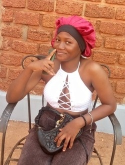 Profil de Olivia, une femme célibataire de 18 ans à Petit Abidjan-Youkou