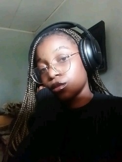Profil de Lucie, une femme célibataire de 21 ans à Libreville