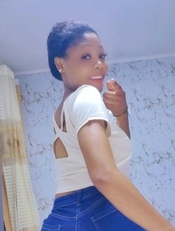 Profil de Ngameni, une femme célibataire de 25 ans à Abang