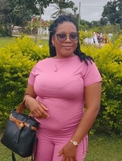 Profil de Rosalie, une femme célibataire de 24 ans à Yaoundé