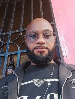 Profil de Yves Akim, un homme célibataire de 51 ans à Kinsa