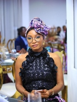 Profil de Déborah, une femme célibataire de 28 ans à Kinshasa