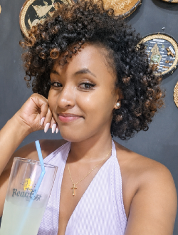 Profil de Santiana, une femme célibataire de 26 ans à Toamasina