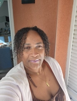 Profil de Dina, une femme célibataire de 54 ans à Paris