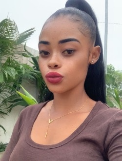 Profil de Flora, une femme célibataire de 29 ans à Grand-Bassam