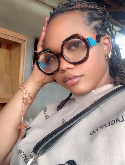 Profil de Rosy, une femme célibataire de 24 ans à Yaoundé