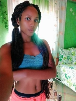 Profil de Louane, une femme célibataire de 23 ans à Antananarivo