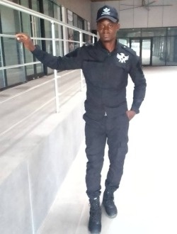 Profil de Vlad, un homme célibataire de 37 ans à Libreville