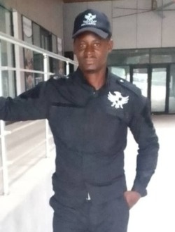 Profil de Vlad, un homme célibataire de 37 ans à Libreville