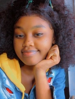 Profil de Viscencia, une femme célibataire de 25 ans à Yaoundé
