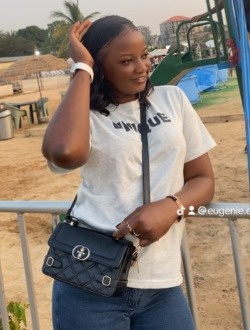 Profil de Julie, une femme célibataire de 27 ans à Conakry