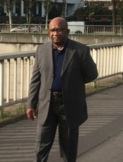 Profil de Emmanuel, un homme célibataire de 49 ans à Kribi