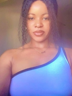 Profil de Zara, une femme célibataire de 37 ans à Thiès
