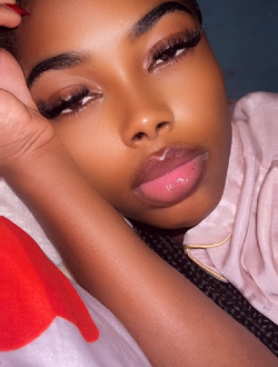 Profil de Meltem, une femme célibataire de 24 ans à Yaoundé