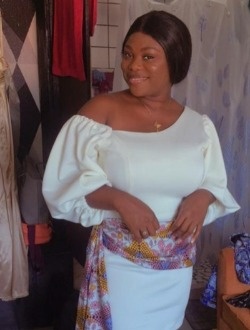 Profil de Lydia, une femme célibataire de 30 ans à Abong Mbang