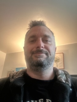 Profil de Julien, un homme célibataire de 47 ans à Laval