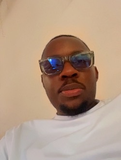 Profil de Lucien Kimi, un homme célibataire de 31 ans à Dakar