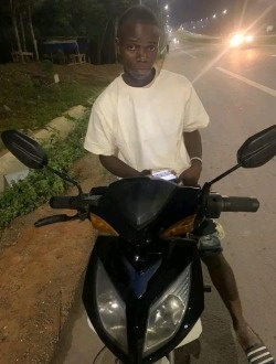 Profil de Olivier Gbongue, un homme célibataire de 25 ans à Abobo