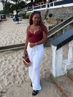 Profil de Louise, une femme célibataire de 25 ans à Lomé