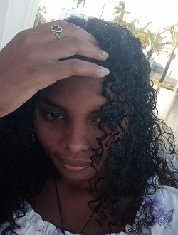Profil de Fy, une femme célibataire de 21 ans à Ambanidia