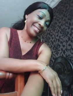Profil de Arlette Sidonie, une femme célibataire de 47 ans à Yaoundé