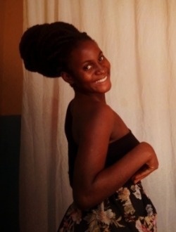 Profil de Stella, une femme célibataire de 23 ans à Yaoundé