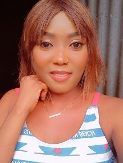 Profil de Faouziya, une femme célibataire de 28 ans à Garoua Vindé