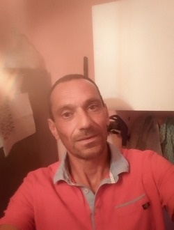 Profil de Luigi, un homme célibataire de 44 ans à Paris