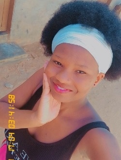 Profil de Leïla, une femme célibataire de 22 ans à Abomey-Calavi