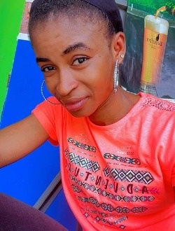 Profil de Genevieve, une femme célibataire de 28 ans à Abidjan