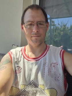 Profil de Damien, un homme célibataire de 40 ans à Bessé-sur-Braye
