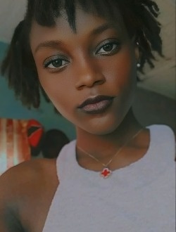 Profil de Dina, une femme célibataire de 22 ans à Lomé