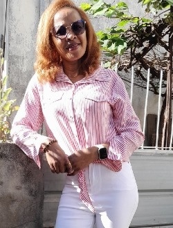 Profil de Lola, une femme célibataire de 45 ans à Antaninandro