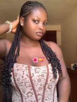 Profil de Aïssatou, une femme célibataire de 29 ans à Abattoirs