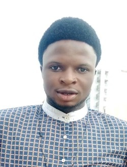Profil de John, un homme célibataire de 25 ans à Kinshasa