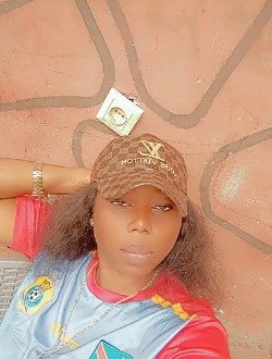 Profil de Solange, une femme célibataire de 36 ans à Kinshasa