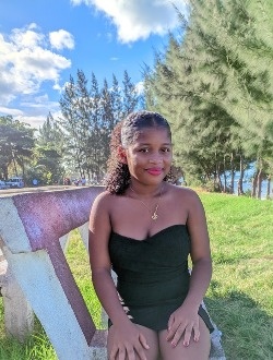 Profil de Linda, une femme célibataire de 21 ans à Antalaha