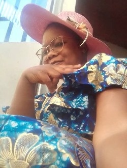 Profil de Carine, une femme célibataire de 35 ans à Yaoundé