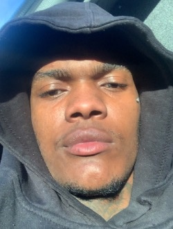 Profil de Black Dude, un homme célibataire de 23 ans à Sherbrooke
