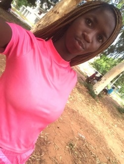 Profil de Sandrine, une femme célibataire de 21 ans à Accra New Town