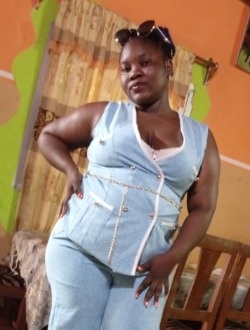 Profil de Sonita, une femme célibataire de 23 ans à Douala