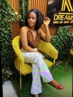 Profil de Charleine, une femme célibataire de 24 ans à Yaoundé