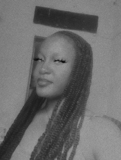 Profil de Manou, une femme célibataire de 25 ans à Lomé