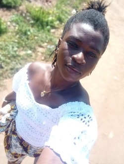 Profil de Miki, une femme célibataire de 30 ans à Abidjan