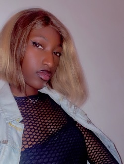 Profil de Esther, une femme célibataire de 23 ans à Libreville