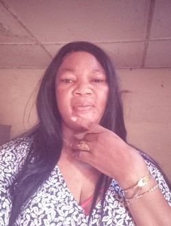 Profil de Florence, une femme célibataire de 40 ans à 1200 Logements