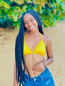 Profil de Francia, une femme célibataire de 20 ans à Antalaha