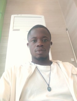 Profil de Kouakou Eric, un homme célibataire de 28 ans à Bouaké