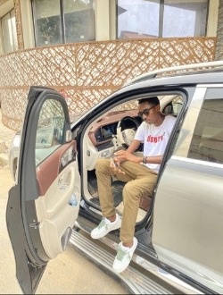 Profil de Momo, un homme célibataire de 27 ans à Dakar