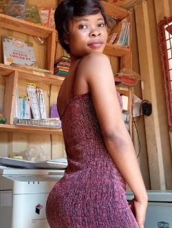 Profil de Delphina, une femme célibataire de 28 ans à Togokomé